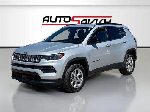 Silver Zynith Metallic Clearcoat 2025 Jeep Compass Latitude