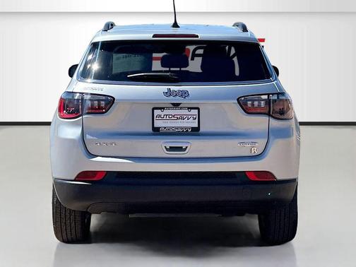 Silver Zynith Metallic Clearcoat 2025 Jeep Compass Latitude