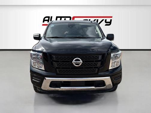 Super Black 2021 Nissan Titan SV