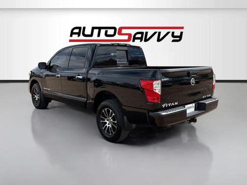 Super Black 2021 Nissan Titan SV