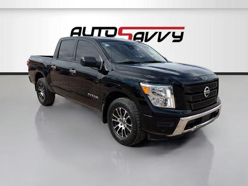 Super Black 2021 Nissan Titan SV
