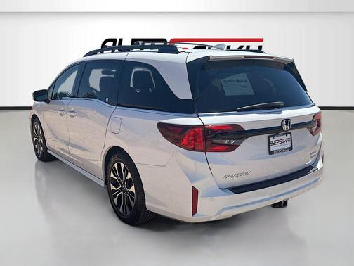 Pearl 2025 Honda Odyssey Elite