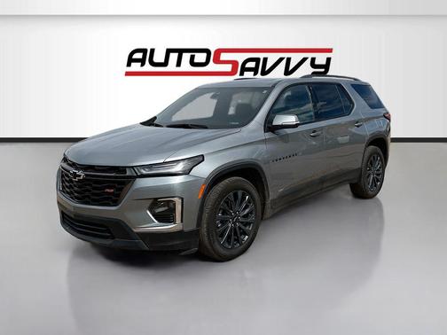 Sterling Gray Metallic 2023 Chevrolet Traverse RS