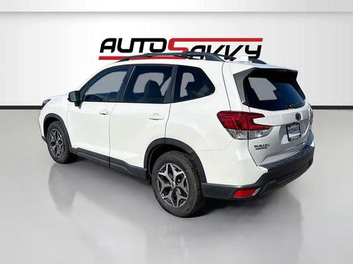 Crystal White Pearl 2021 Subaru Forester Premium
