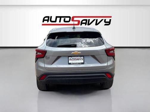 Sterling Gray Metallic 2026 Chevrolet Trax LS