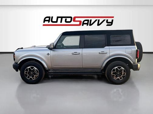 ICONIC SILVER METALLIC 2024 Ford Bronco Outer Banks