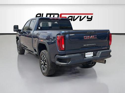 Pacific Blue Metallic 2022 GMC Sierra 2500 AT4