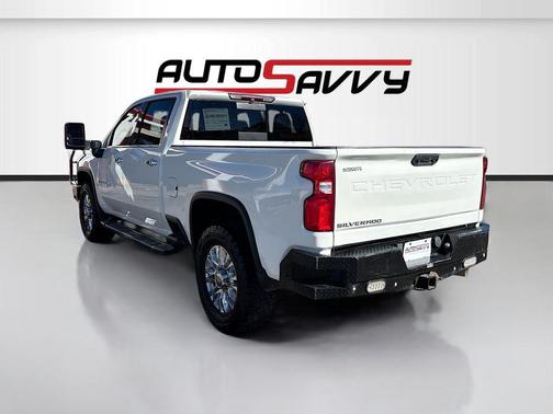 Summit White 2022 Chevrolet Silverado 2500 High Country
