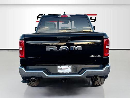Diamond Black Crystal Pearlcoat 2025 RAM 1500 Big Horn/Lone Star