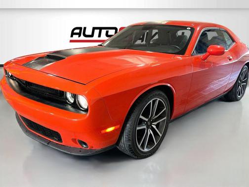Go Mango 2023 Dodge Challenger R/T