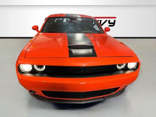 Go Mango 2023 Dodge Challenger R/T