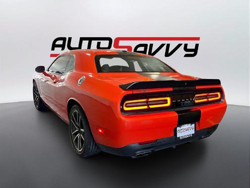 Go Mango 2023 Dodge Challenger R/T