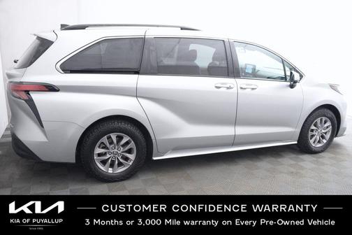 2022 Toyota Sienna LE