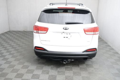 Snow White Pearl 2016 Kia Sorento LX
