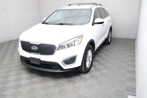 Snow White Pearl 2016 Kia Sorento LX