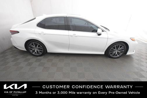 2022 Toyota Camry Hybrid XLE
