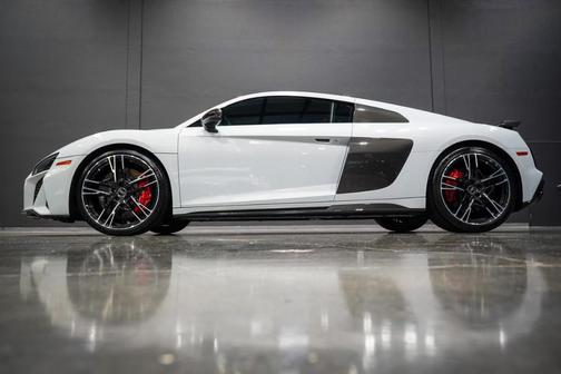 Suzuka Gray Metallic 2023 Audi R8 5.2 V10 performance