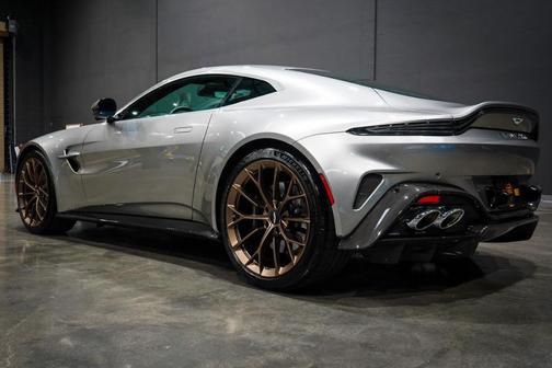 2025 Aston Martin Vantage Base