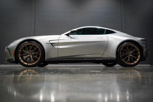 2025 Aston Martin Vantage Base