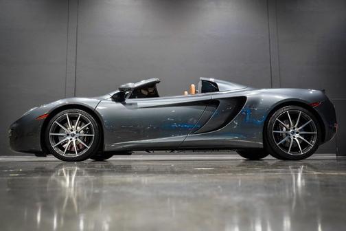 2014 McLaren MP4-12C Base