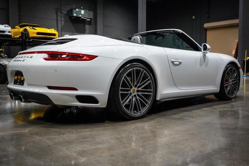 2017 Porsche 911 Carrera 4S
