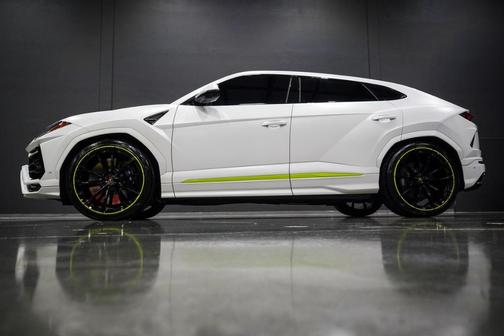 2022 Lamborghini Urus Graphite Capsule