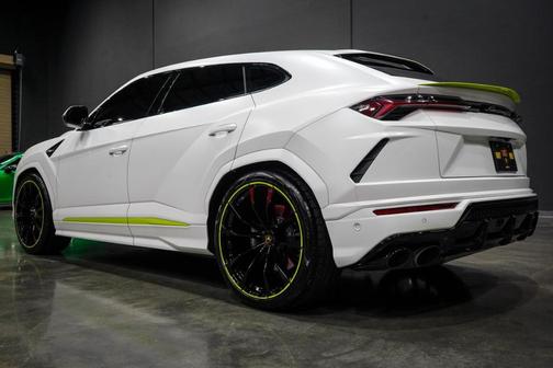2022 Lamborghini Urus Graphite Capsule