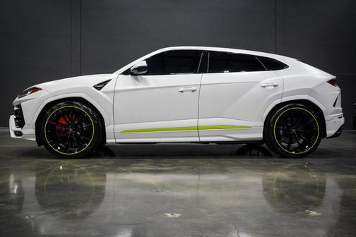 2022 Lamborghini Urus Graphite Capsule