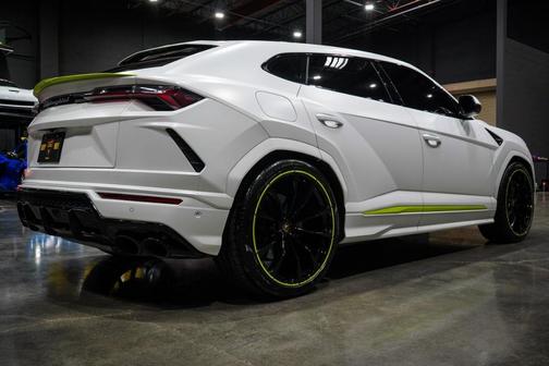 2022 Lamborghini Urus Graphite Capsule