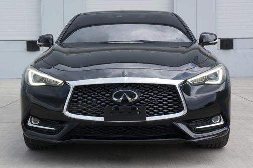 2022 INFINITI Q60 LUXE