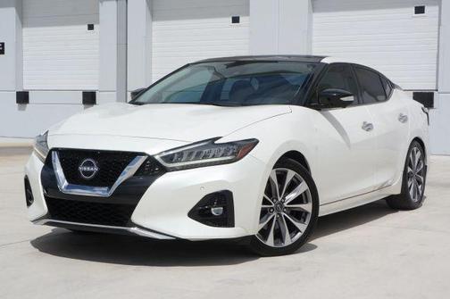White 2023 Nissan Maxima Platinum