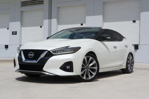 White 2023 Nissan Maxima Platinum