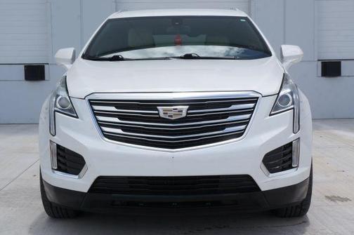 White 2019 Cadillac XT5 Base