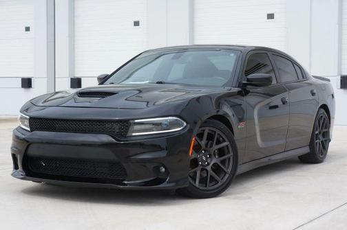 Black 2018 Dodge Charger R/T 392