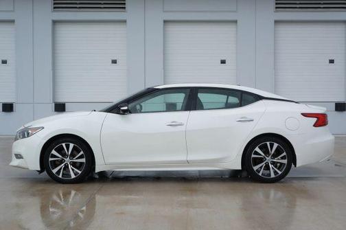 White 2017 Nissan Maxima 3.5 Platinum