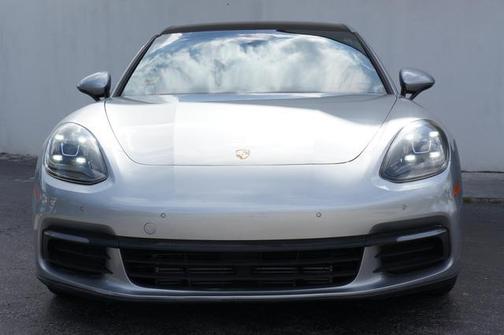 2018 Porsche Panamera 4