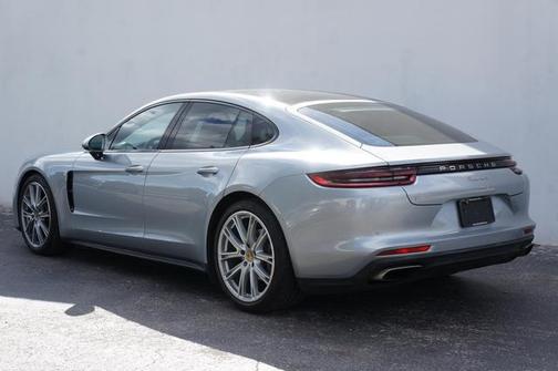 2018 Porsche Panamera 4