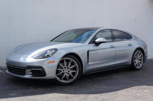2018 Porsche Panamera 4
