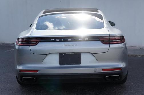 2018 Porsche Panamera 4