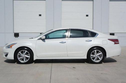 Pearl White 2015 Nissan Altima 2.5 SV