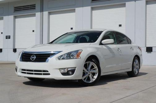 Pearl White 2015 Nissan Altima 2.5 SV