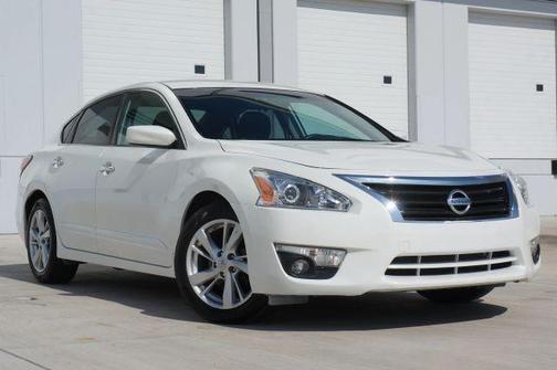 Pearl White 2015 Nissan Altima 2.5 SV