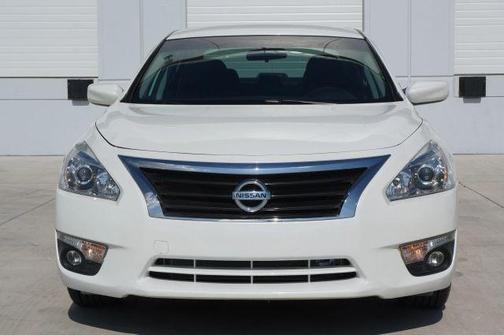 Pearl White 2015 Nissan Altima 2.5 SV