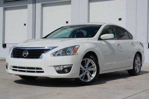 Pearl White 2015 Nissan Altima 2.5 SV