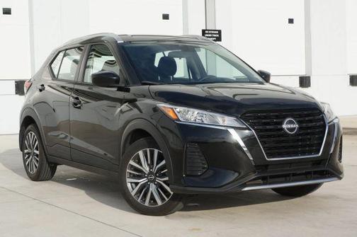 Super Black 2024 Nissan Kicks SV