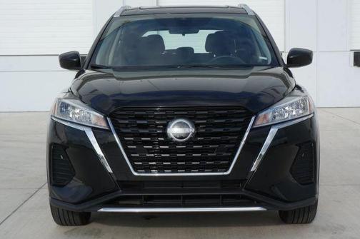 Super Black 2024 Nissan Kicks SV