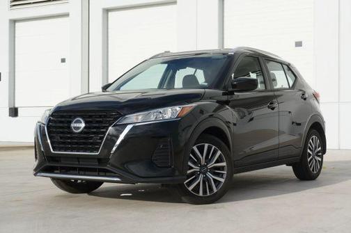 Super Black 2024 Nissan Kicks SV