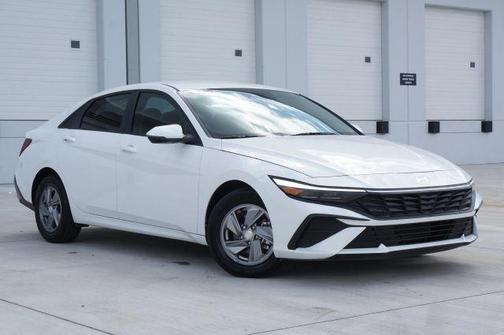 2024 Hyundai ELANTRA SE