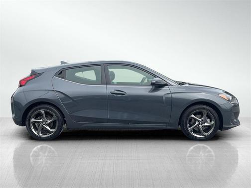 2020 Hyundai Veloster 2