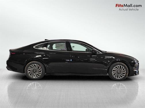 2025 Hyundai SONATA Hybrid SE